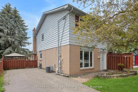 158 Meadowbank Rd, Newmarket, ON L3Y 4Y2