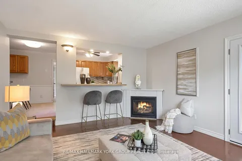 158 Meadowbank Rd, Newmarket, ON L3Y 4Y2