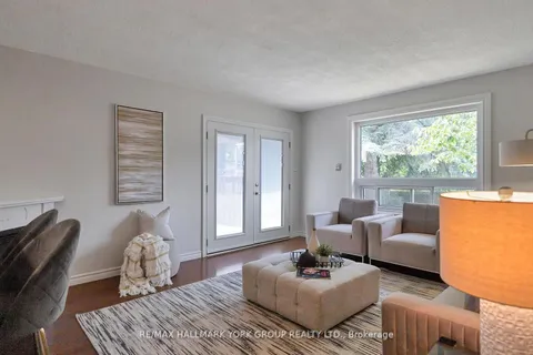 158 Meadowbank Rd, Newmarket, ON L3Y 4Y2