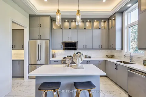 214 Yorkton Blvd, Markham, ON L6C 1N6