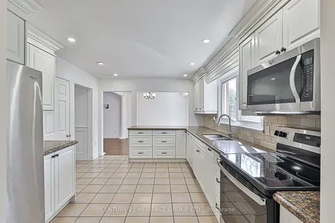 44 Royal Orchard Blvd, Markham, ON L3T 3C5