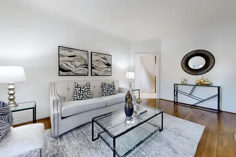8 TIVOLI Ave, Richmond Hill, ON L4C 0C6