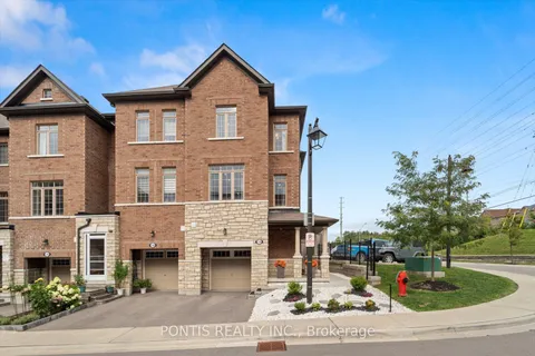 130 Gordon Circ, Newmarket, ON L3Y 0C9