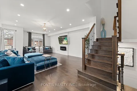 130 Gordon Circ, Newmarket, ON L3Y 0C9