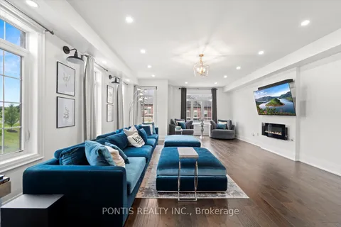 130 Gordon Circ, Newmarket, ON L3Y 0C9