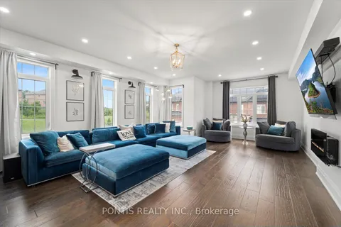 130 Gordon Circ, Newmarket, ON L3Y 0C9
