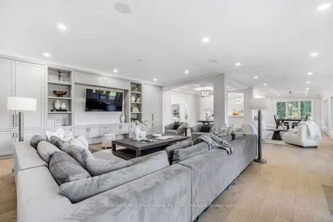4 Steeplechase Ave, Aurora, ON L4G 6W5