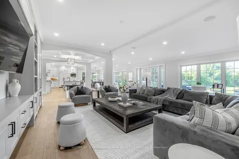 4 Steeplechase Ave, Aurora, ON L4G 6W5
