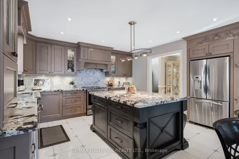 182 Clover Leaf St, Vaughan, ON L4L 5H7
