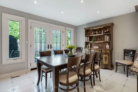 182 Clover Leaf St, Vaughan, ON L4L 5H7