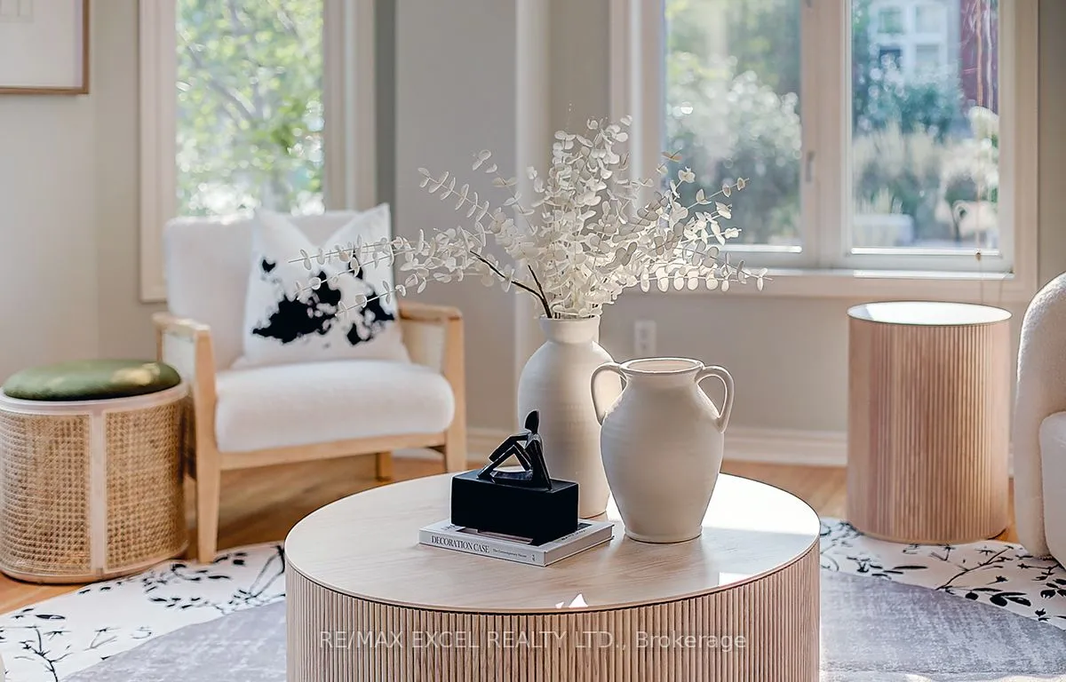 2 Henry Peters Lane, Vaughan, ON L4L 0A7