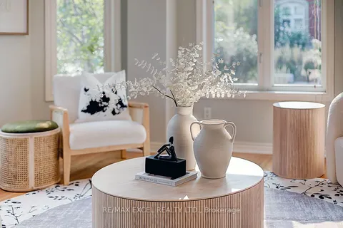 2 Henry Peters Lane, Vaughan, ON L4L 0A7