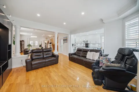 9 Mockingbird Dr, Richmond Hill, ON L4E 4L7