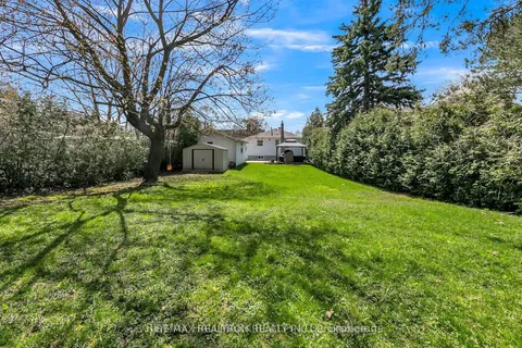 245 Elmwood Ave, Richmond Hill, ON L4C 1L3