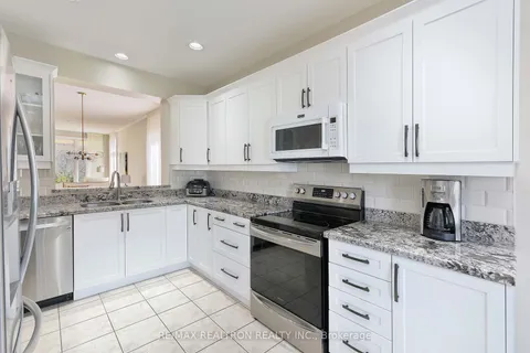 15 Gentle Ben, Whitchurch-Stouffville, ON L4A 1M6