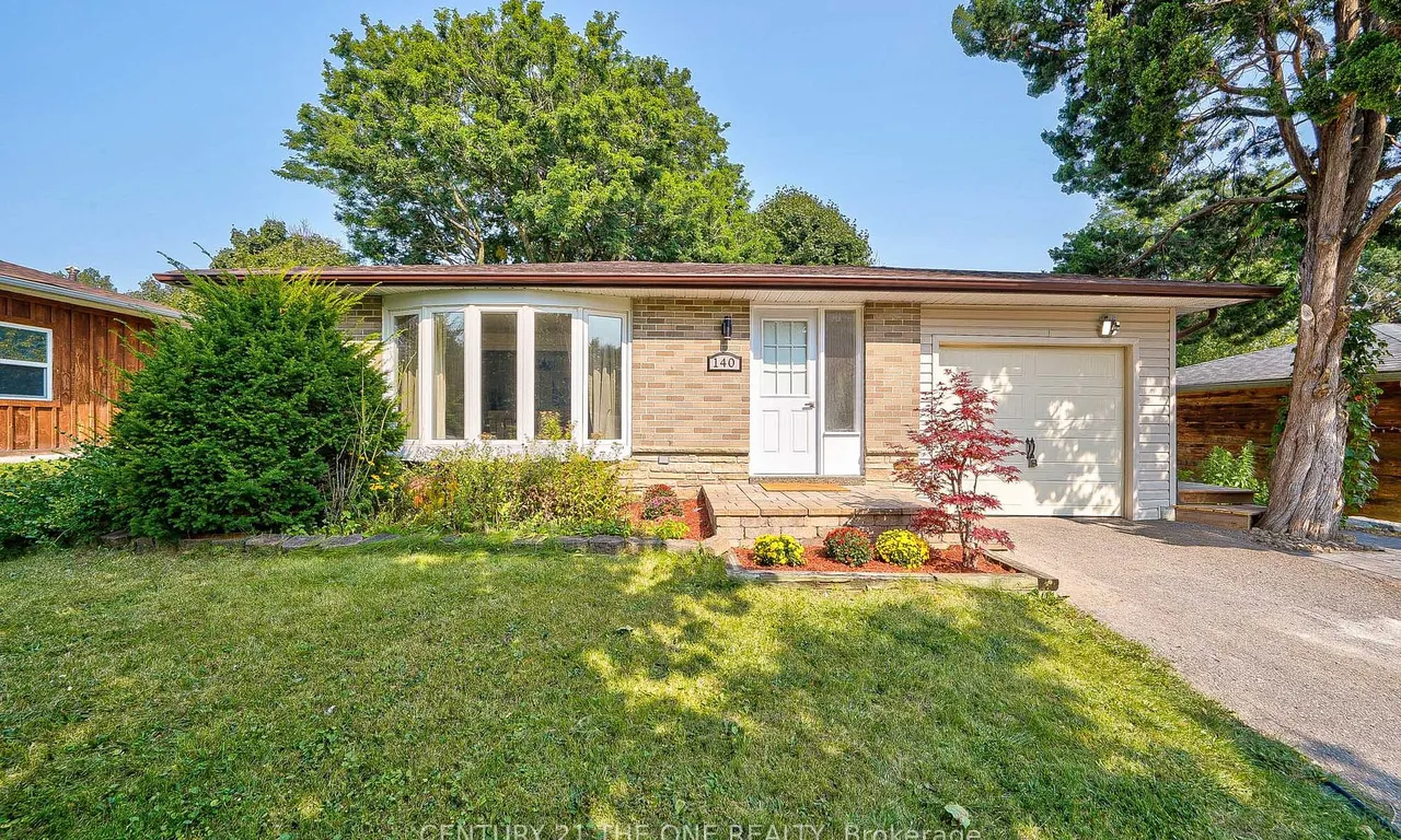 140 Orchard Heights Blvd, Aurora, ON L4G 3A2