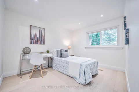 140 Orchard Heights Blvd, Aurora, ON L4G 3A2