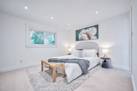 140 Orchard Heights Blvd, Aurora, ON L4G 3A2