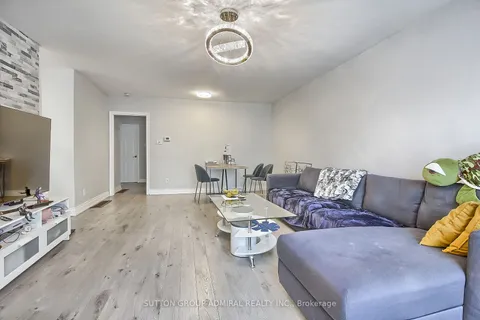 211 Axminster Dr, Richmond Hill, ON L4C 2W2