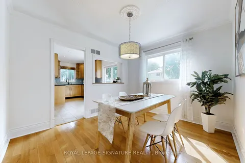 51 Dersingham Cres, Markham, ON L3T 4E9