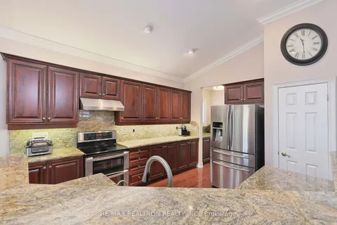 72 McDermott Tr, Whitchurch-Stouffville, ON L4A 1N8