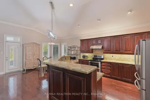 72 McDermott Tr, Whitchurch-Stouffville, ON L4A 1N8