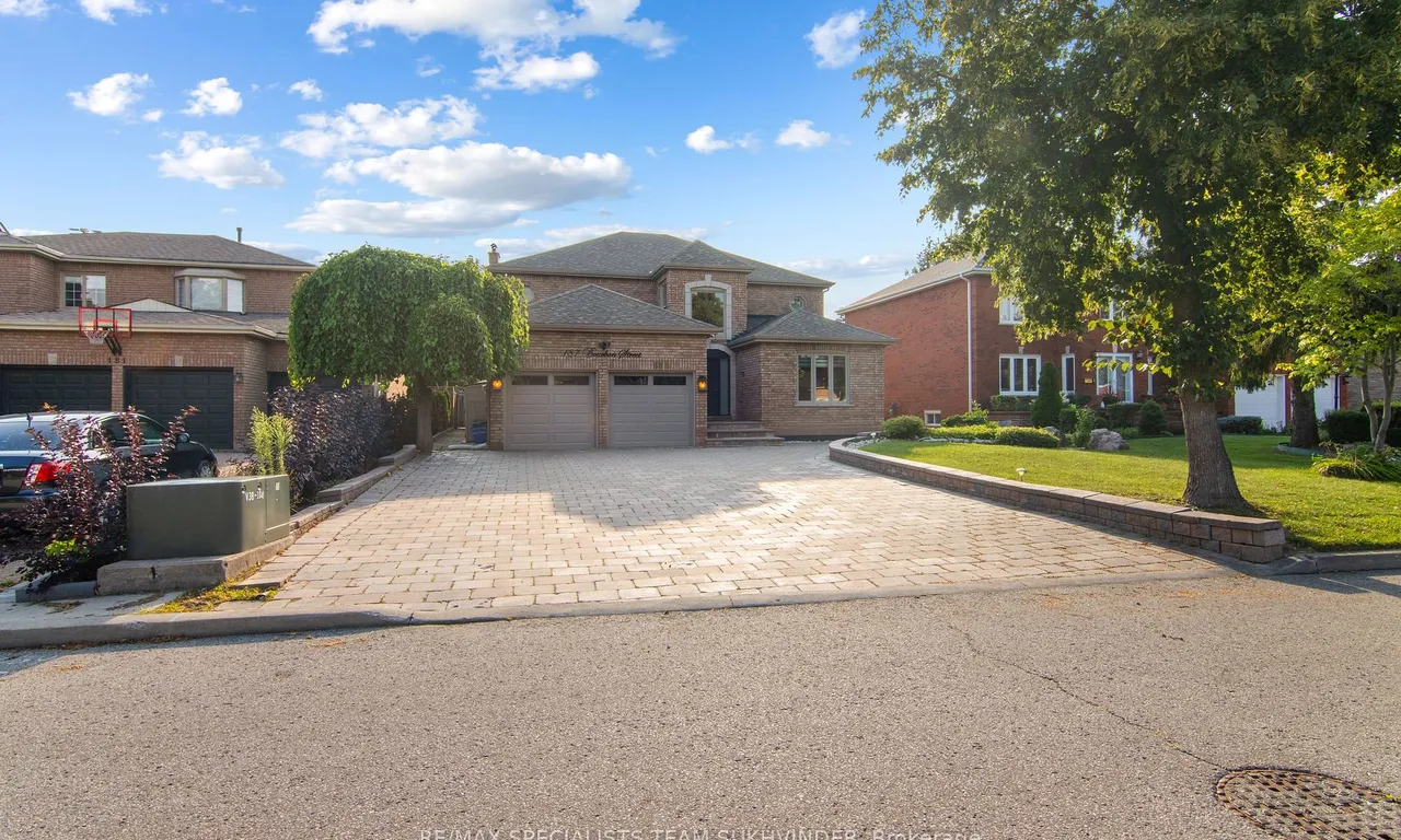 187 Bourbon St, Vaughan, ON L4L 6Z1