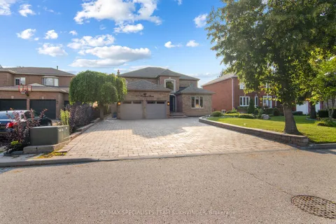 187 Bourbon St, Vaughan, ON L4L 6Z1