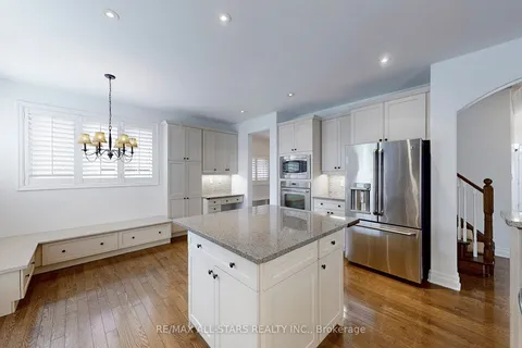 29 Yorkleigh Circ, Whitchurch-Stouffville, ON L4A 0Z5