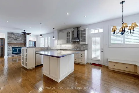 29 Yorkleigh Circ, Whitchurch-Stouffville, ON L4A 0Z5