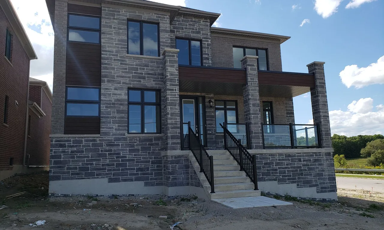 1 Rowe St, Bradford West Gwillimbury, ON L3Z 4M9