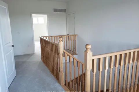 1 Rowe St, Bradford West Gwillimbury, ON L3Z 4M9