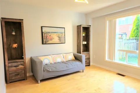 143 King William Cres, Richmond Hill, ON L4B 4P4