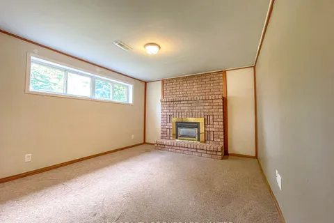 32 Mansonic Way, Essa, ON L3W 0J7