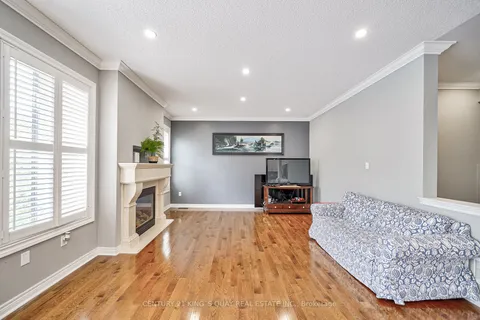 816 Millard St, Whitchurch-Stouffville, ON L4A 0B6