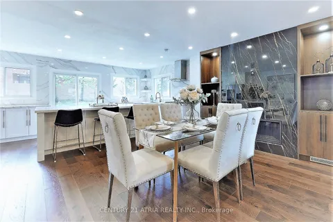132 Kersey Crt, Richmond Hill, ON L4C 5V8
