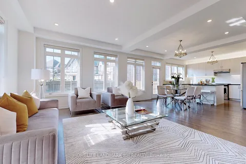 2 Proud Crt, Aurora, ON L4G 0Z1