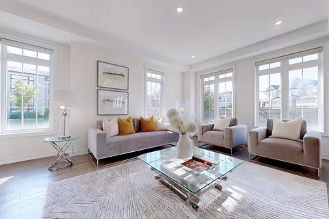 2 Proud Crt, Aurora, ON L4G 0Z1