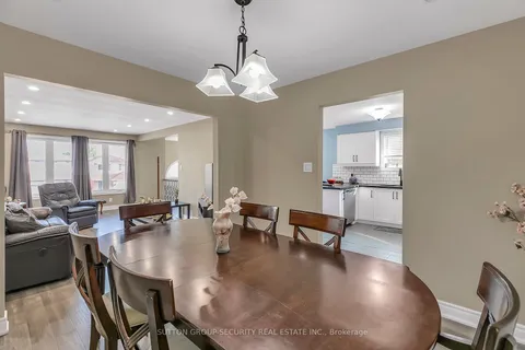 479 Britannia Ave, Bradford West Gwillimbury, ON L3Z 2C9