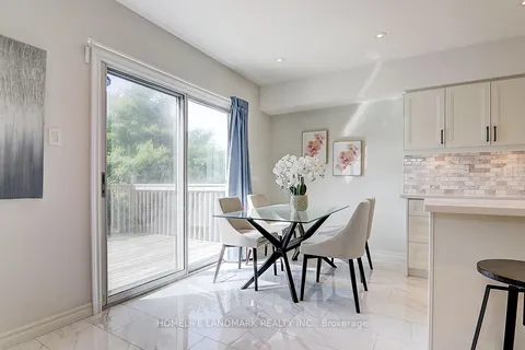 22 Taos Crt, Richmond Hill, ON L4C 0G5