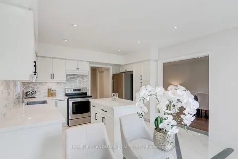22 Taos Crt, Richmond Hill, ON L4C 0G5