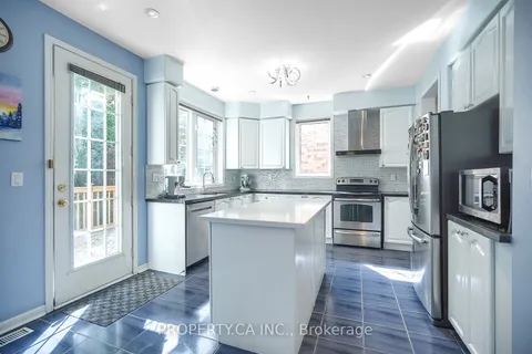 9 King Henry Dr, Markham, ON L6C 2N1