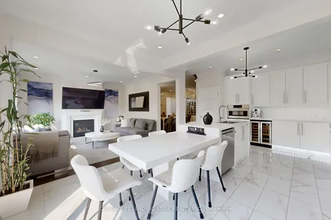 21 LARKFIELD Cres, East Gwillimbury, ON L9N 0P7