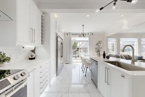 21 LARKFIELD Cres, East Gwillimbury, ON L9N 0P7