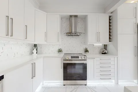 21 LARKFIELD Cres, East Gwillimbury, ON L9N 0P7