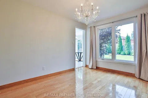 74 Links Rd, Vaughan, ON L6A 1L4