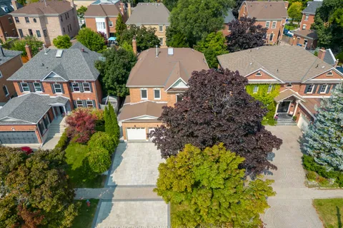 423 Mill St, Richmond Hill, ON L4C 7X4