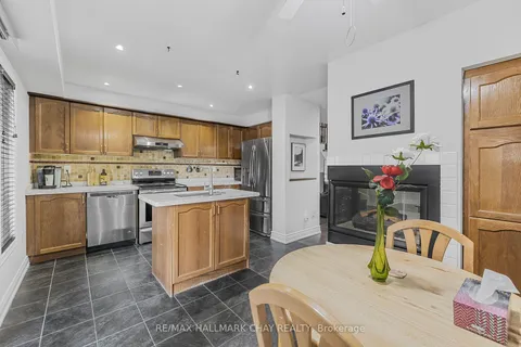 573 Skinner Ave, Newmarket, ON L3X 2A4