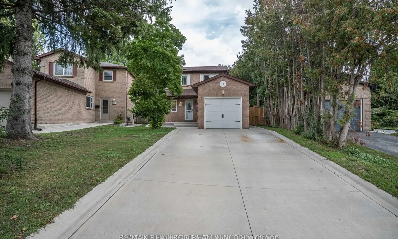 28 Valhalla Crt, Aurora, ON L4G 5W3