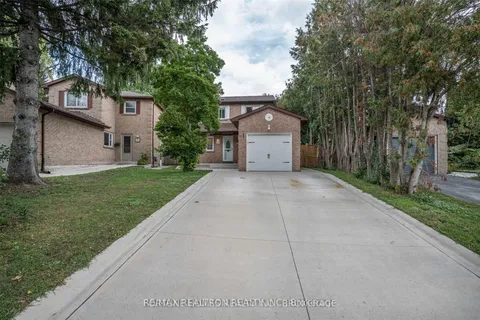 28 Valhalla Crt, Aurora, ON L4G 5W3